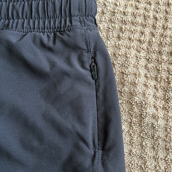 Lululemon Athletic Choose A Side Shorts White Bubble print ~ EUC - Picture 3 of 7